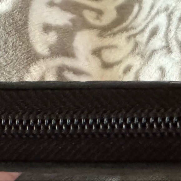 Authentic Chanel black floral design leather Clutch 8.5x5.5 - Picture 4 of 10